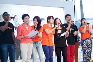 a cappella singers, Mrs Carrie Lam & Dr Rosanna Wong